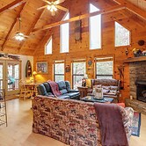 'creek Bend Escape' w/ Hot Tub + River Views!