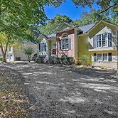 Peaceful Dallas Home w/ Deck + Charcoal Grill
