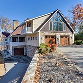 Blairsville Mansion w/ Hot Tub, Casino + Games!