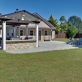 Spacious Winder Getaway w/ Hot Tub + Game Room!