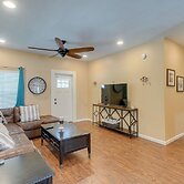 Charming Darien Hideaway w/ Porch, Near Downtown!