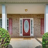Inviting Austell Home: 14 Mi to Downtown Atlanta!