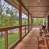 Summerville Getaway w/ Deck + On-site Creek!