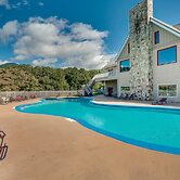 Quaint Cabin w/ Pool + Lake Access, 7 Mi to Helen!