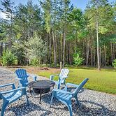 Cozy Clarkesville Getaway w/ Fire Pit!
