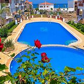 Apartment with pool direct access to sea