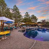 Private Pool & Large Deck: Modern Cotati Villa!