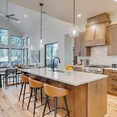 Grand Fir by Avantstay Hot Tub and Firepit