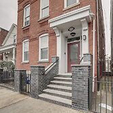 Comfy Bayonne Townhome ~ 11 Mi to NYC Attractions