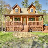 Wardensville Cabin w/ Hot Tub, Creek & Fire Pit!