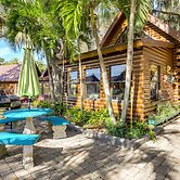 Okeechobee Cabin w/ Patio & Community Pool!