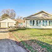 Lakefront Aitkin Home w/ Sunroom: Walk to Beach!