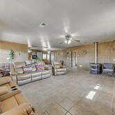 Capitan Vacation Rental w/ Grill, Near Ruidoso!