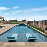 Casa Verde 4 Bedroom Home by RedAwning