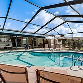 Apollo Beach Oasis: Lanai + Heated Pool!