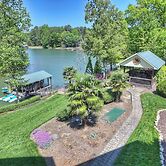 Jake's Lake House by Avantstay Lake Gazebo