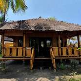 SPOT ON 93451 Bale Kertiasih Near SMPN Satap 4 GANGGA