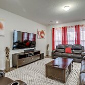 Lovely Richmond Home w/ Outdoor Kitchen & Grill!