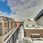 Silverthorne Townhome w/ Hot Tub: Walk to Town!