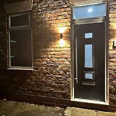 Immaculate 4-bed Detached House in Bootle