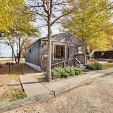 Reservoir & Dock Access: Pet-friendly Kerens Cabin