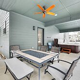 All-season Cabin: Hot Tub & Sauna in Donnelly