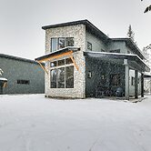 All-season Cabin: Hot Tub & Sauna in Donnelly