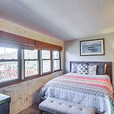 Medicine Park Getaway: Kayaks, Deck & Mtn Views!