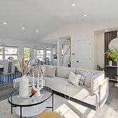 Tranquil Pet Friendly Retreat 3 Bedroom Residence by Estephanie Valdez