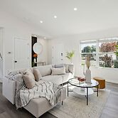 Tranquil Pet Friendly Retreat 3 Bedroom Residence by Estephanie Valdez