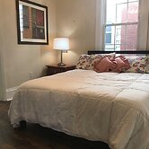 King and 2 Queens 55 Smart tv