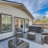 Luxe Highlands Haven w/ Fire Pit + Hot Tub!