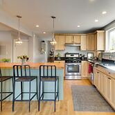 Hidden Charlottesville Home: 4 Mi to Downtown!