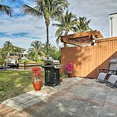 Ft. Lauderdale Townhome on Canal - 3 Mi. to Beach!