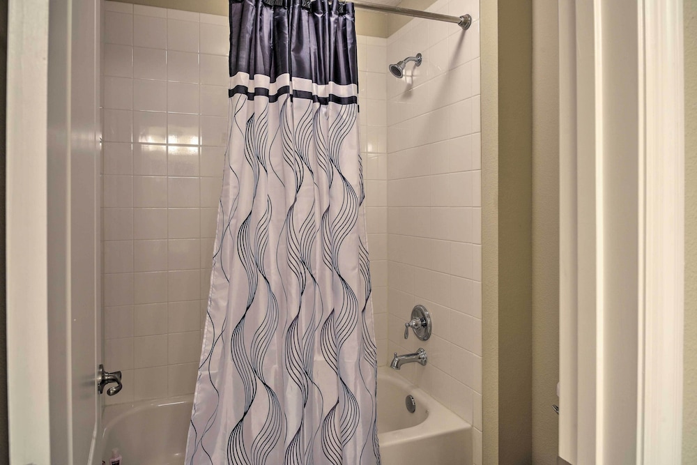 4 Mi to Dtwn: Home w/ Pool Access in Sanford