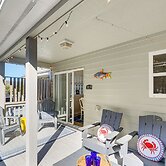 Well-equipped Emerald Isle Townhome: Pets Welcome!