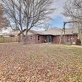Rogers Vacation Home w/ Yard: 5 Mi to Bentonville