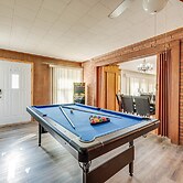 Spacious Lexington Abode w/ Pool Table & Fireplace