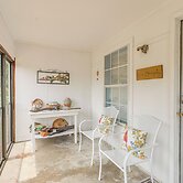 Clanton Cottage w/ Charcoal Grill & Porch!
