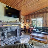 Cozy Markesan Cabin ~ 2 Mi to Green Lake Access!