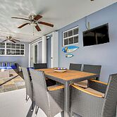 Sun-soaked Home w/ Pool in Lauderdale Lakes!