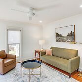 2 Mi to Tyler Rose Garden: Vibrant Apartment!