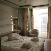 2-bed - Sleeps 4 - w Parking