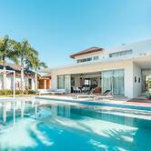 Luxury 6BR Villa w Pool Maid at Yarari