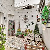 Centrally Located Philadelphia Townhome w/ Patio!