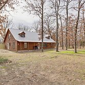 Near Lake Fork: Home w/ Fire Pit in Yantis!