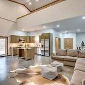 Serene Yantis Getaway - 1 Mi to Lake Fork!