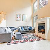Modern California Escape Near Kayaking & Downtown!