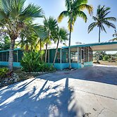 1 Mi to Boat Ramp: Bokeelia Home w/ Screened Patio