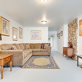 Comfortable Alabama Apartment: Pets Welcome!